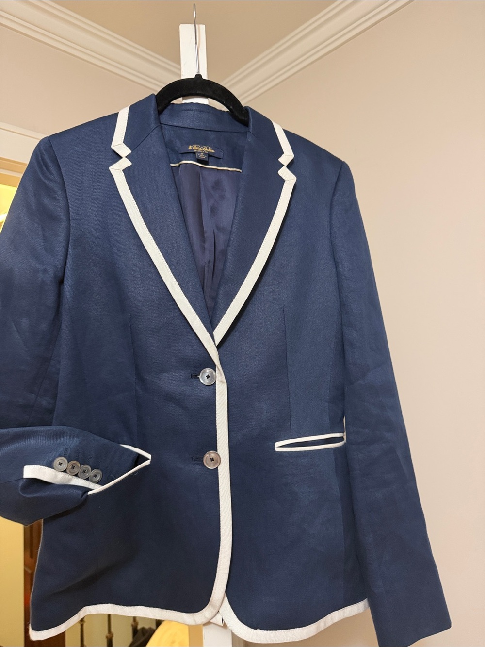 Brooks Brothers satellites fit  linen Navy Blazer with White Piping size 2